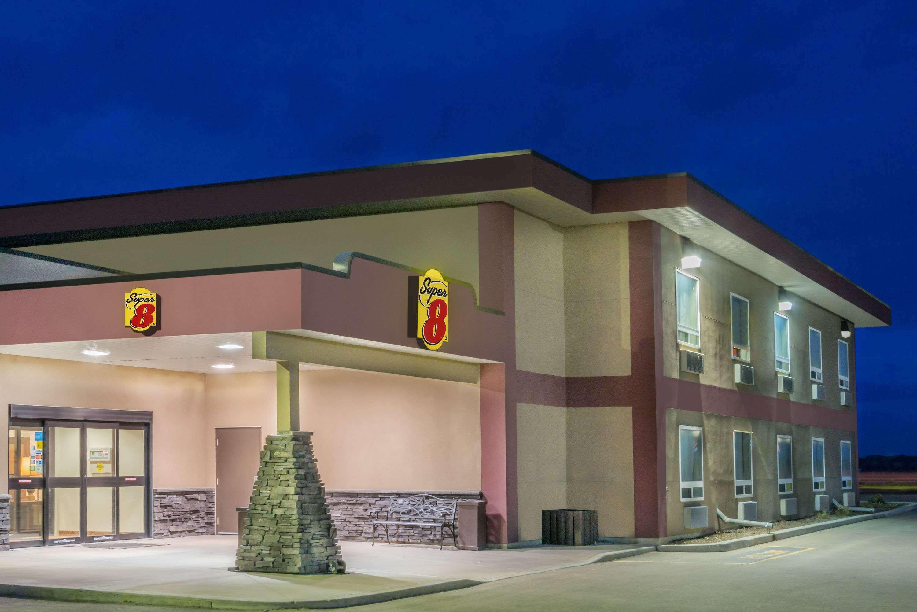 Super 8 By Wyndham Innisfail Exterior foto